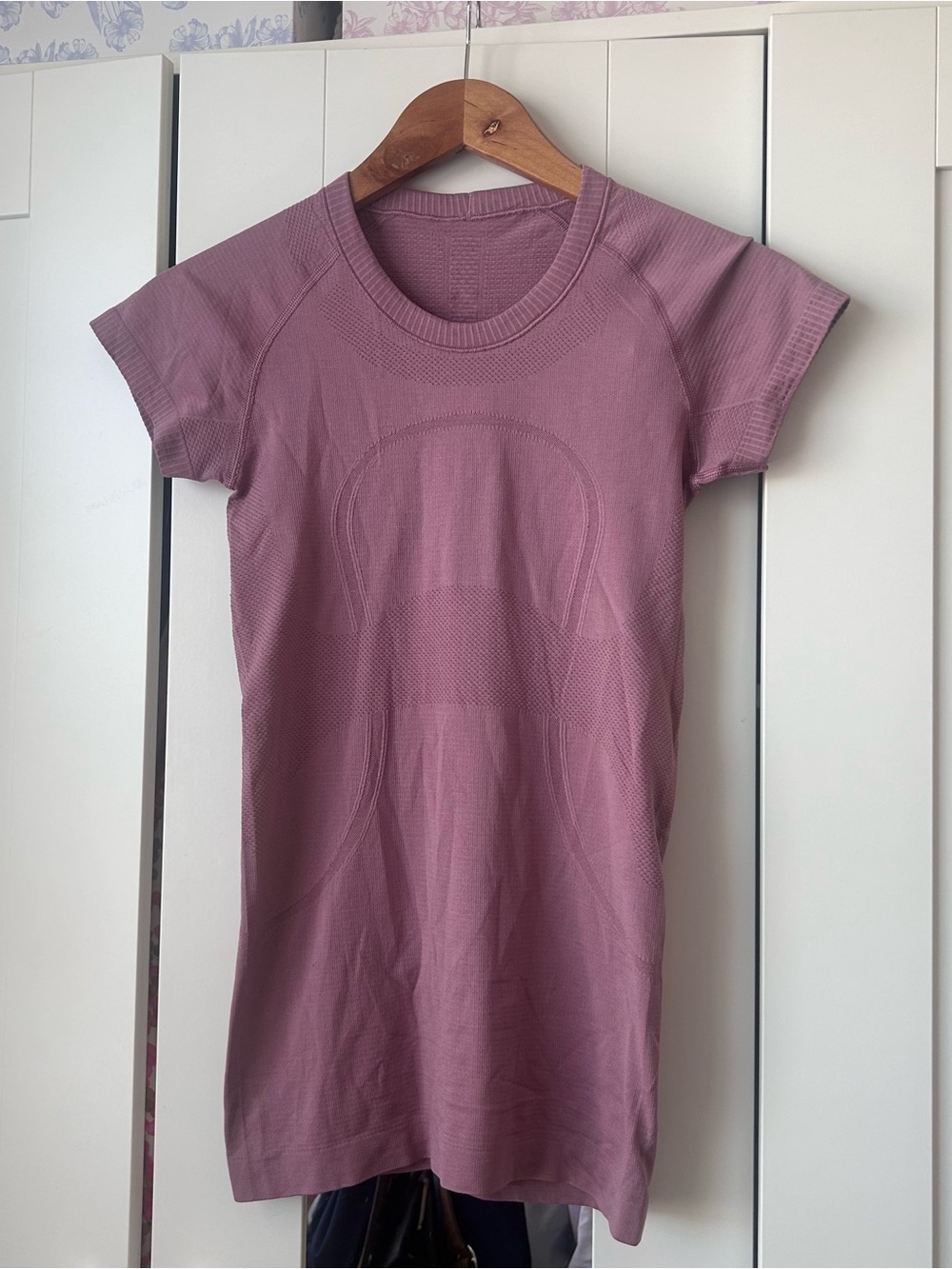 Lululemon lilac swiftly top